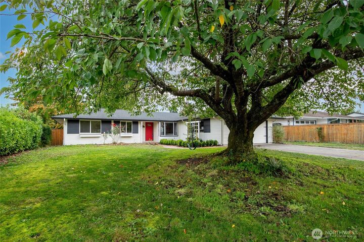 Property Photo:  1919  Clovercrest Street  WA 98022 