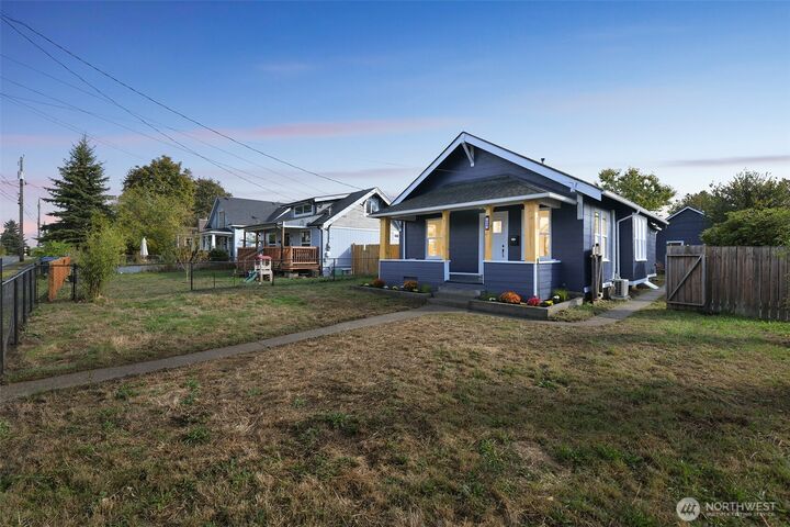 Property Photo:  808 E 46th Street  WA 98404 