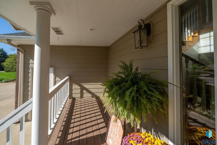 Property Photo:  6910 E Split Rock Cir  SD 57110 