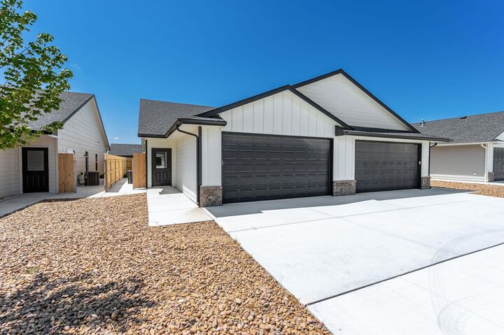 Property Photo:  511 E Harper St  KS 67147-8955 