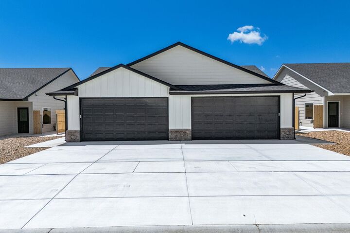 Property Photo: 511 E Harper St KS 67147-8955