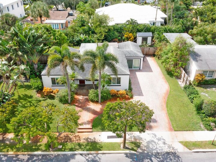 Property Photo:  230 Beverly Rd  FL 33405 