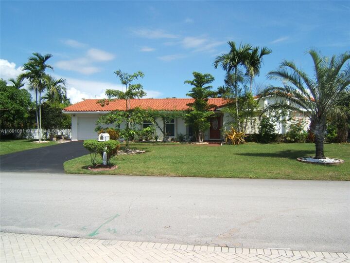 9081 SW 140th St  Miami FL 33176 photo
