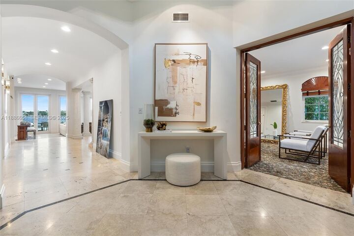 Property Photo: 305 N Hibiscus Dr FL 33139