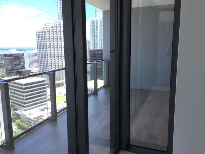 Property Photo:  68 SE 6th St 1809  FL 33131 