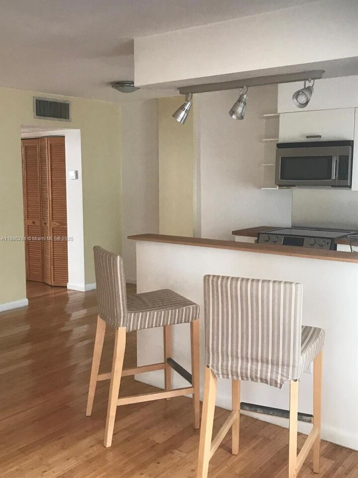 Property Photo: 949 Pennsylvania Ave 309 FL 33139
