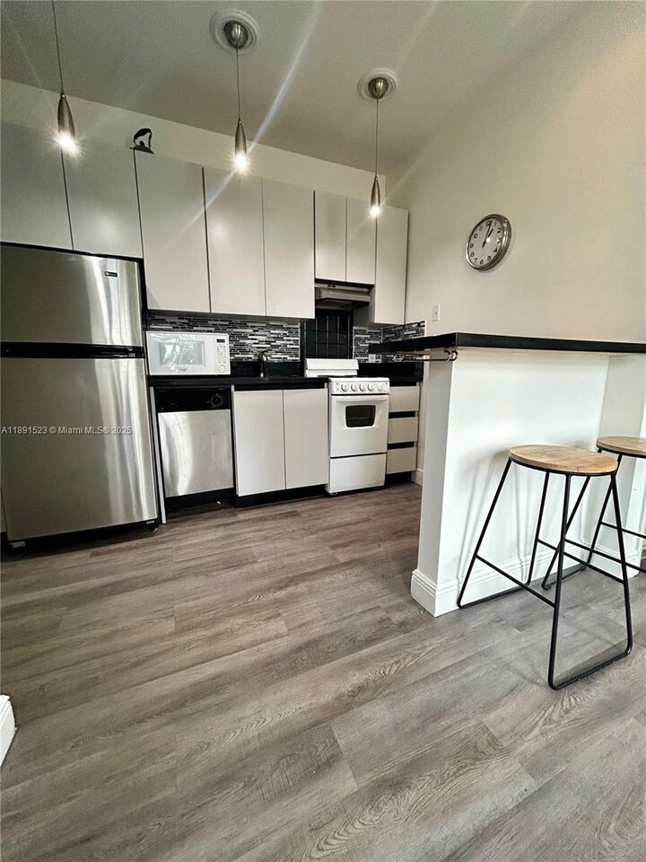 Property Photo: 1244 Pennsylvania Ave 305 FL 33139