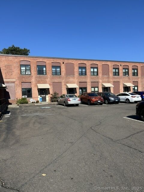 Property Photo: 180 N Cherry Street 15 CT 06492