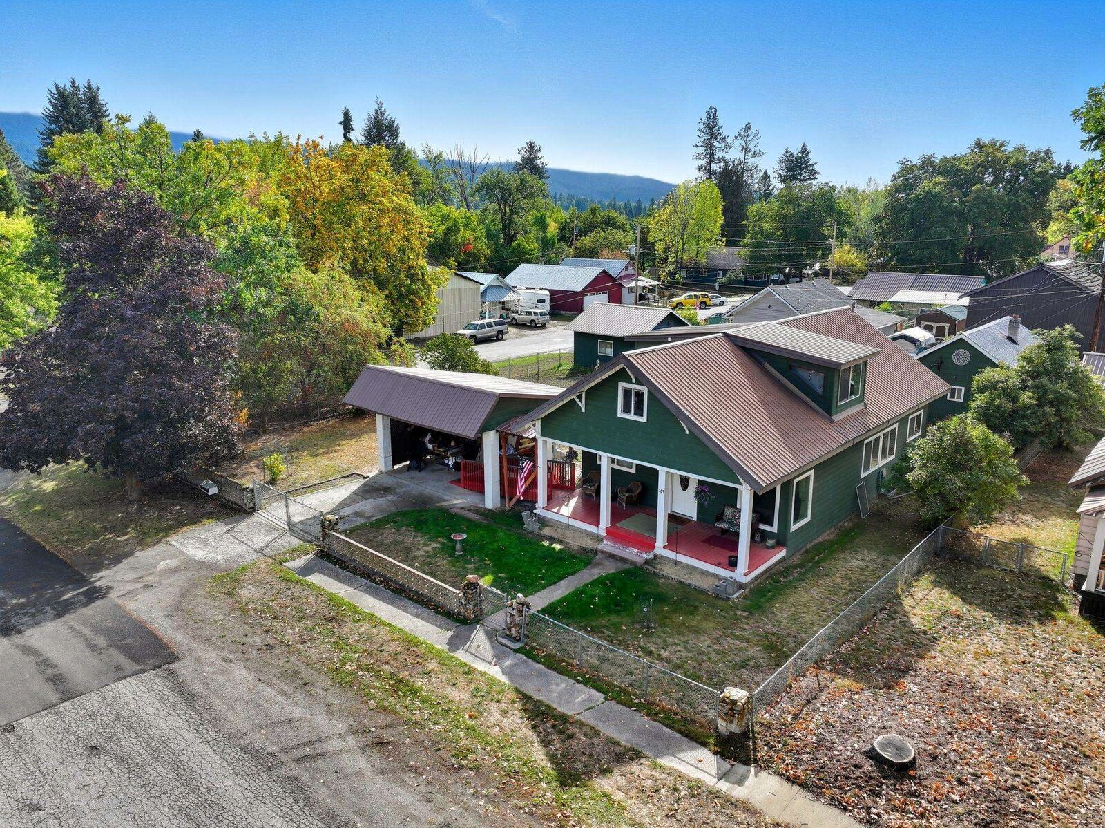 Property Photo:  103 E Houghton St  WA 99139 