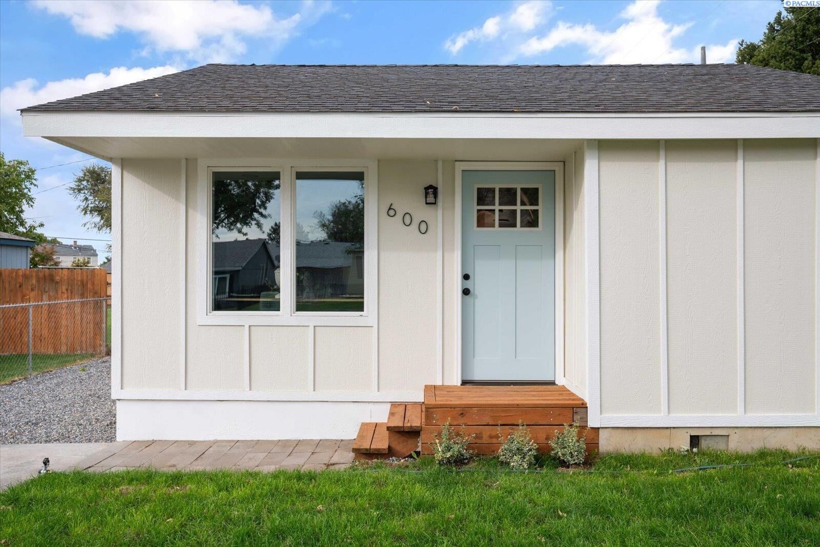 Property Photo:  600 Adams St.  WA 99352 