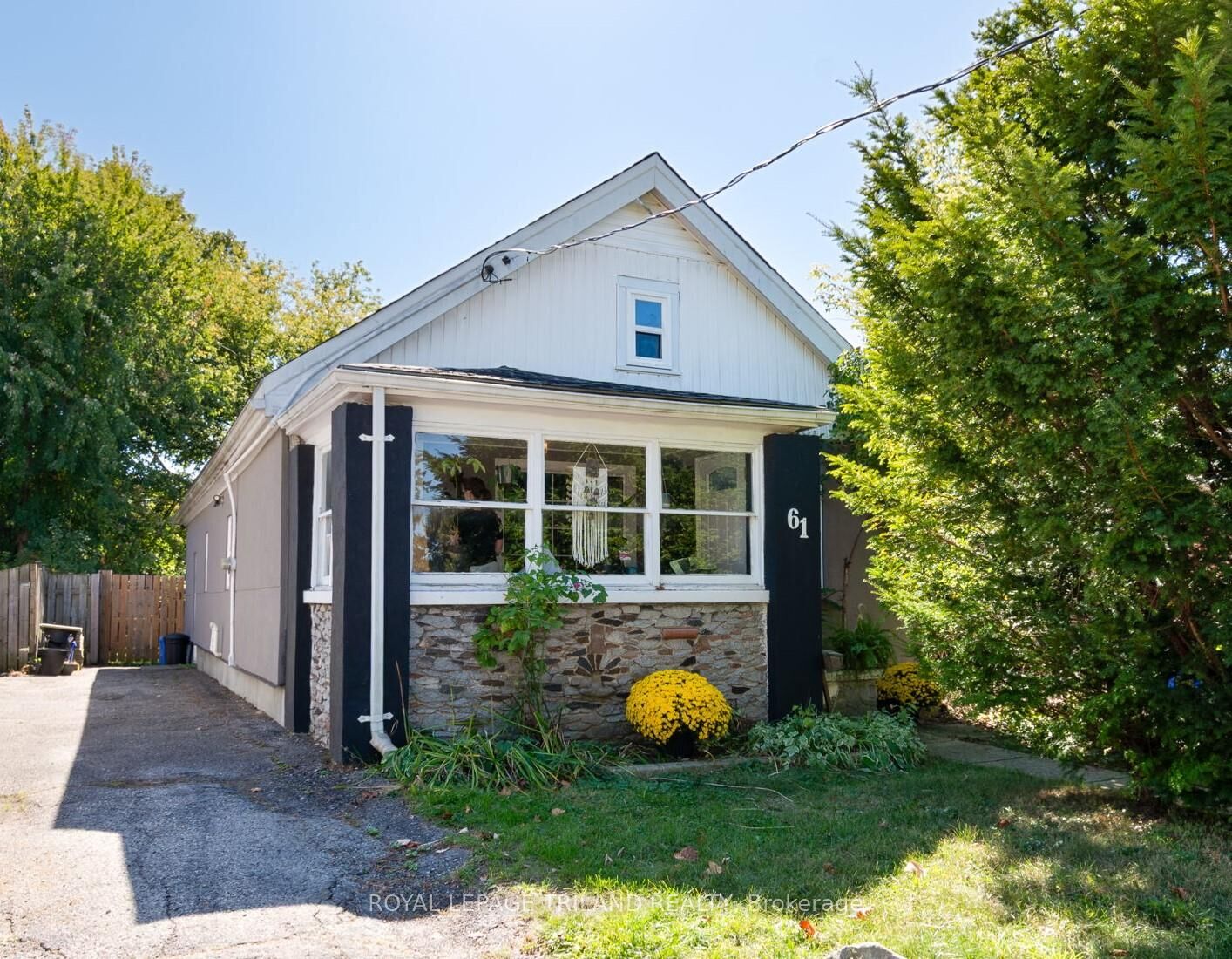 Property Photo: 61 Briscoe Street W ON N6J 1M4