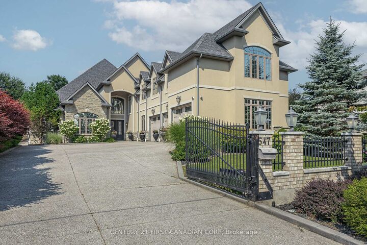 Photo de la propriété:  547 Crestwood Drive  ON N6K 1Y1 