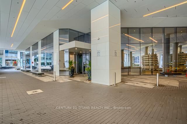 Property Photo: 100 Harbour Street 6606 ON M5J 0B5