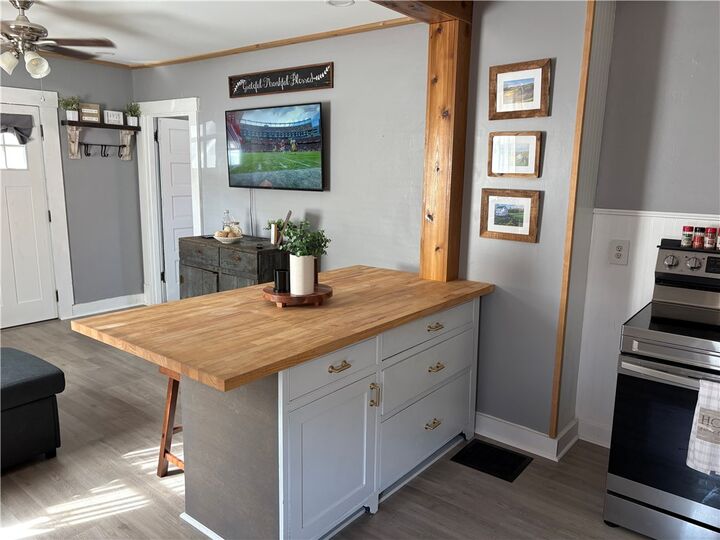 Property Photo: 2283 Sandy Plains Rd PA 15322