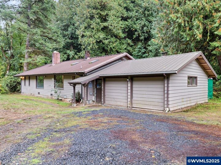 Property Photo: 22530 Woods Creek Rd OR 97370