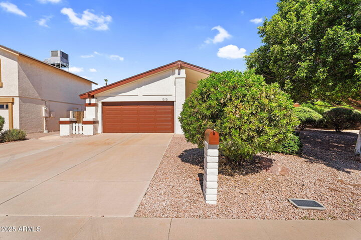 Property Photo: 1310 E Redmon Drive AZ 85283
