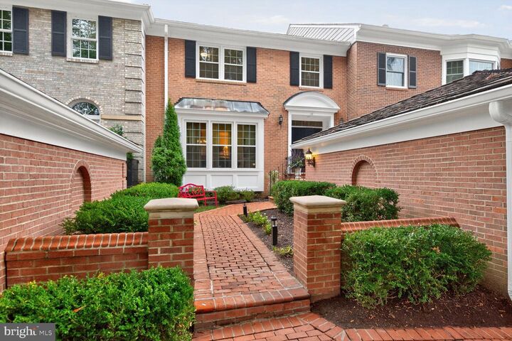 Property Photo: 9412 Turnberry Drive MD 20854