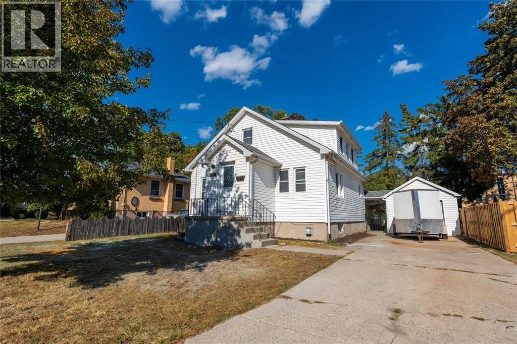 Property Photo: 1012 Ellwood Avenue ON N7V 3G3