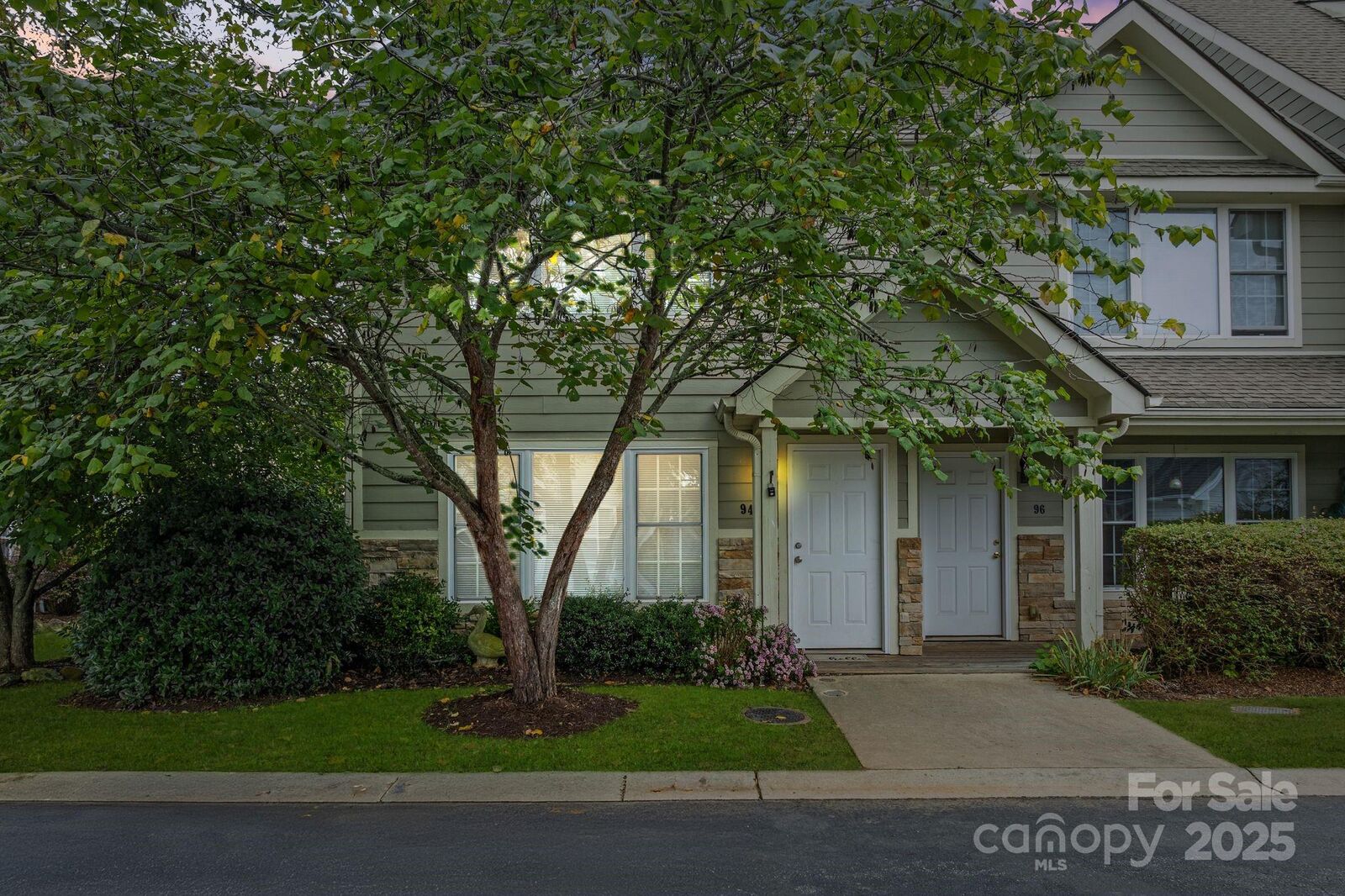 Property Photo:  94 Rotunda Circle  NC 28806