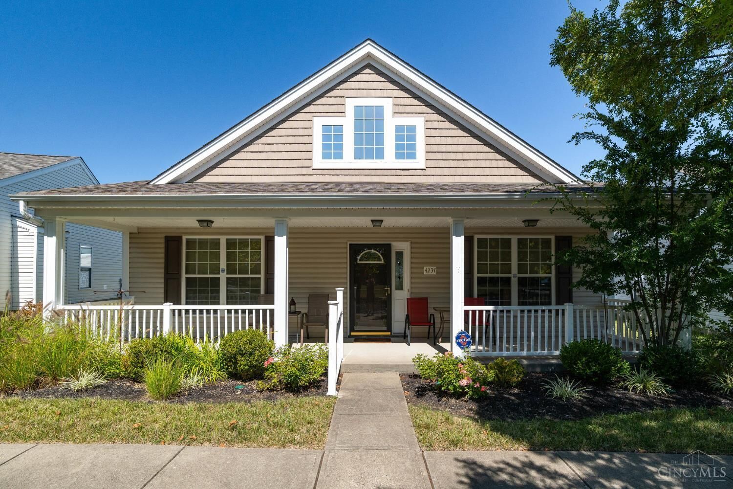 Property Photo: 4237 N Yorkshire Square OH 45245