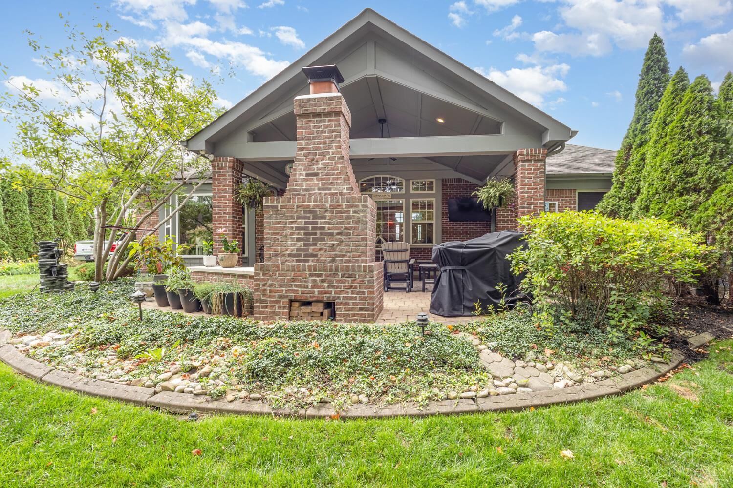 Property Photo: 6244 Avebury Court OH 45152