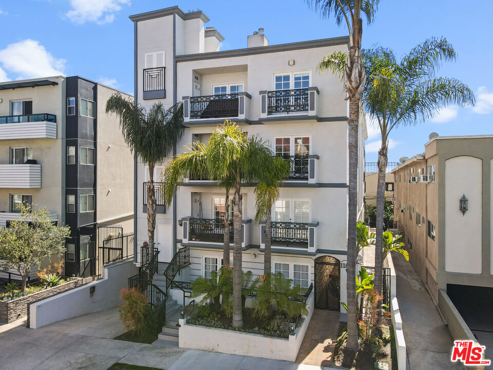 Property Photo:  11826 Dorothy St  CA 90049 