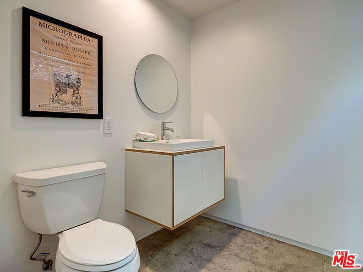 Property Photo: 2100 Abbot Kinney Blvd CA 90291