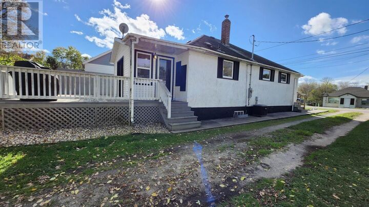 Property Photo:  419 River St  ON P0X 1C0 