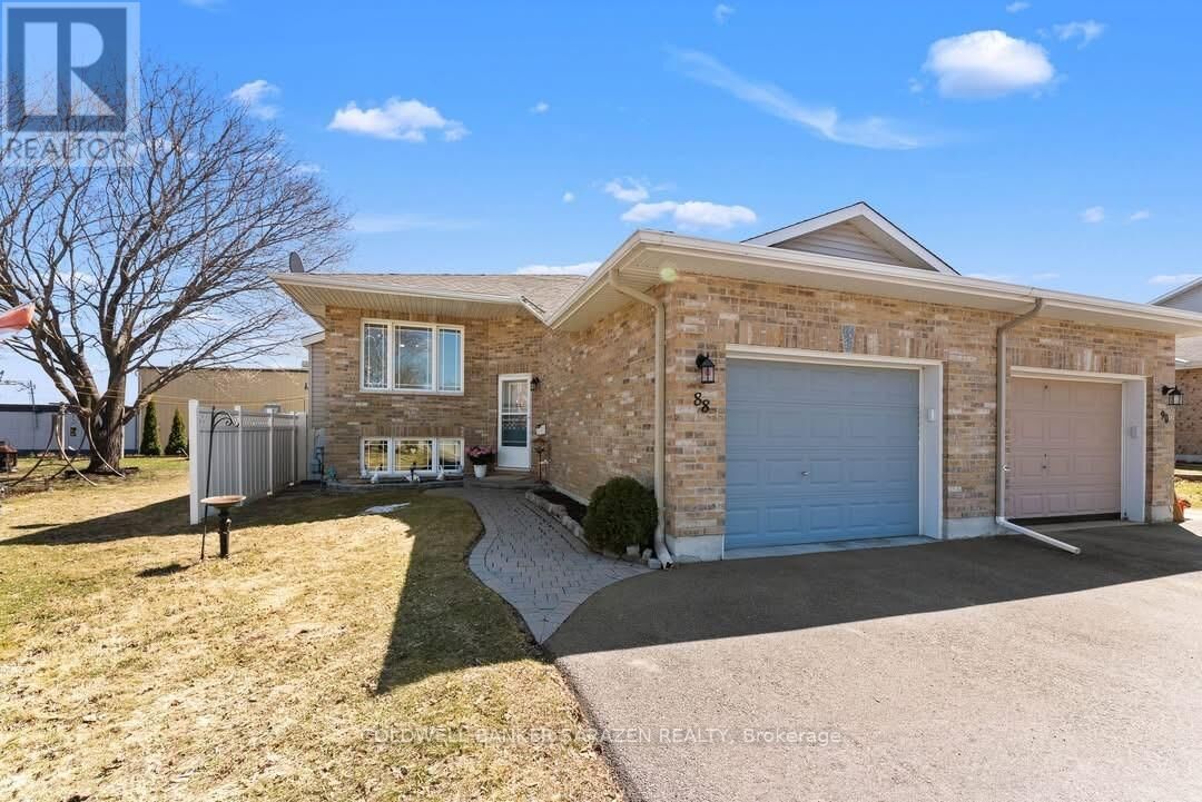 Property Photo:  88 Thomas Street South B  ON K7S 0C8