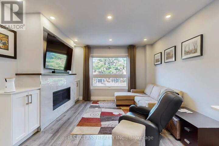 Property Photo: 5244 Floral Hill Crescent ON L5V 1V4