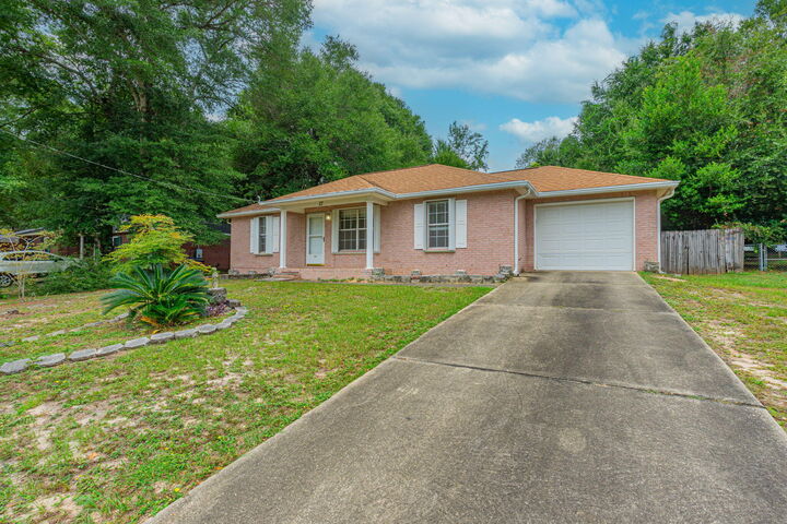 Property Photo: 117 Jeff Drive FL 32536