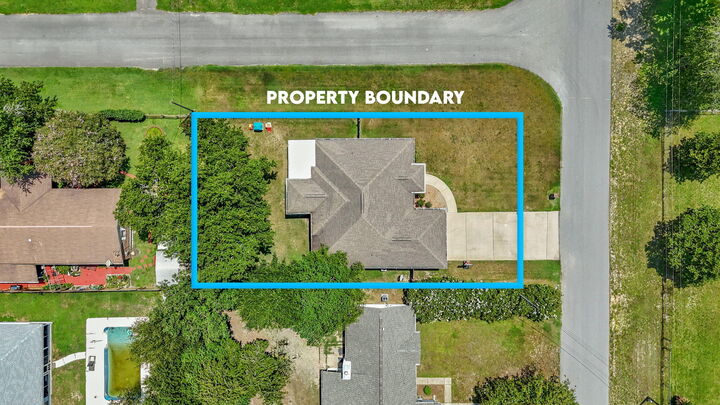 Property Photo: 600 Wildwood Street FL 32569