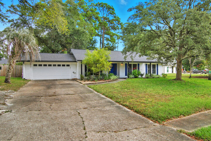 Property Photo: 317 Sabal Palm Drive FL 32578