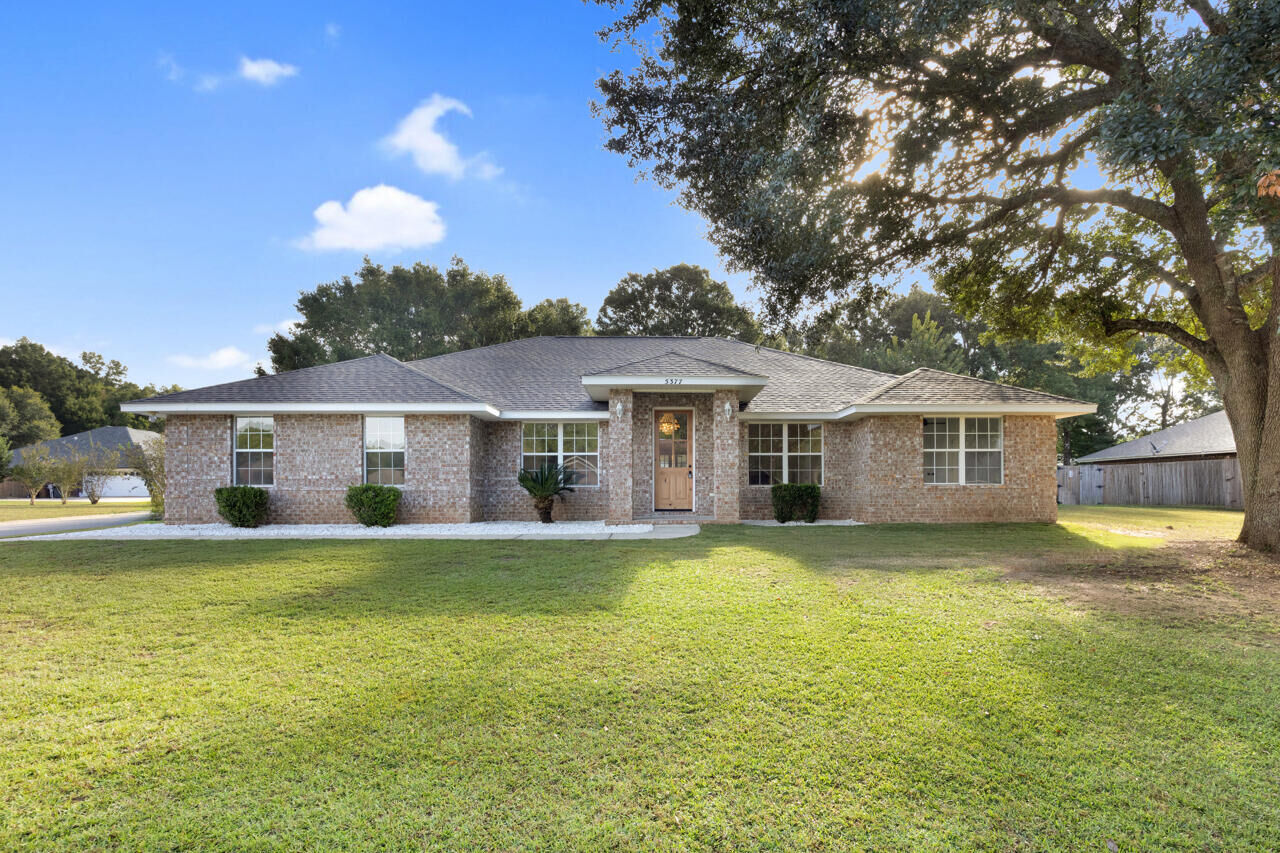 Property Photo: 5377 Mountain Laurel Lane FL 32570
