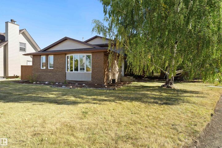363 Huffman Crescent NW  Edmonton AB T5A 4C9 photo