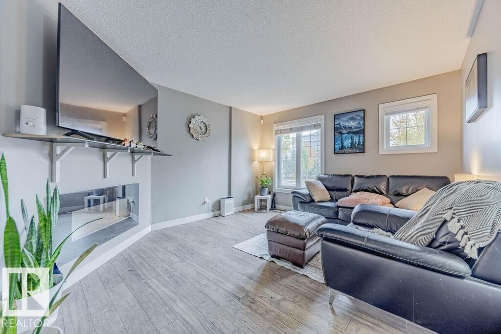 Property Photo:  7386 Edgemont Way NW  AB T6M 0P4