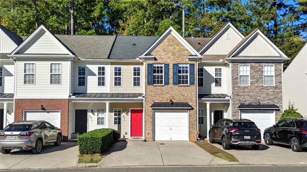 Property Photo:  2913 Greyhawk Lane  GA 30040 