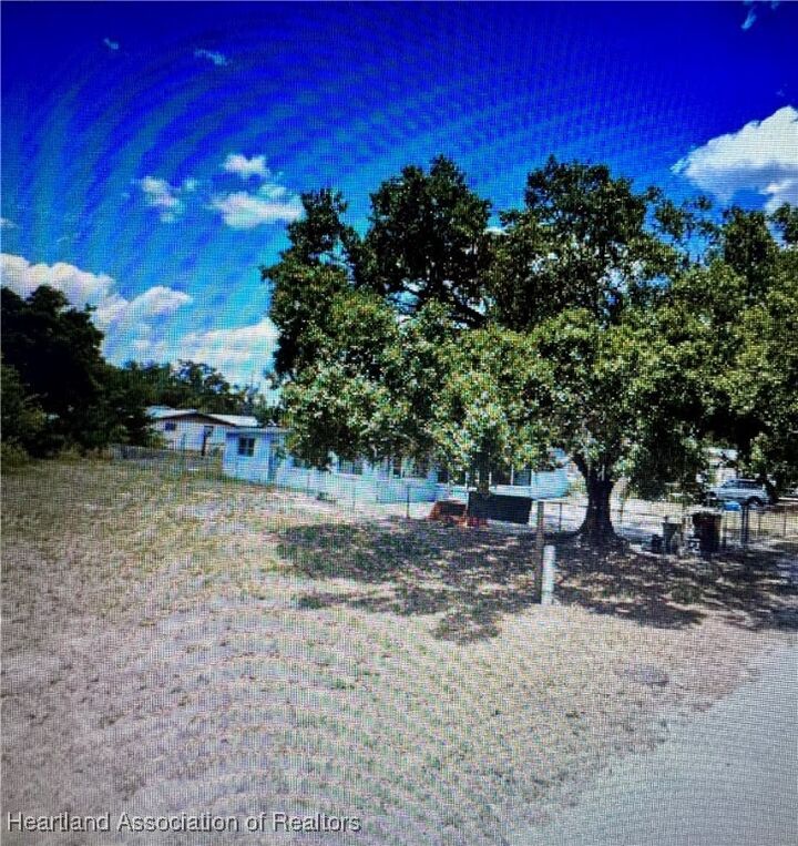 Property Photo:  317 Joe Hilton Street  FL 33825