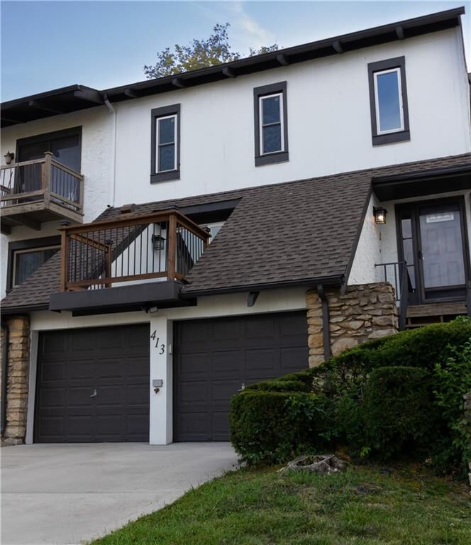 Property Photo:  413 Woodbridge Lane  MO 64145 