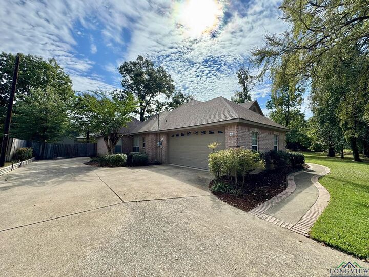 Property Photo: 1902 N Fourth St TX 75601