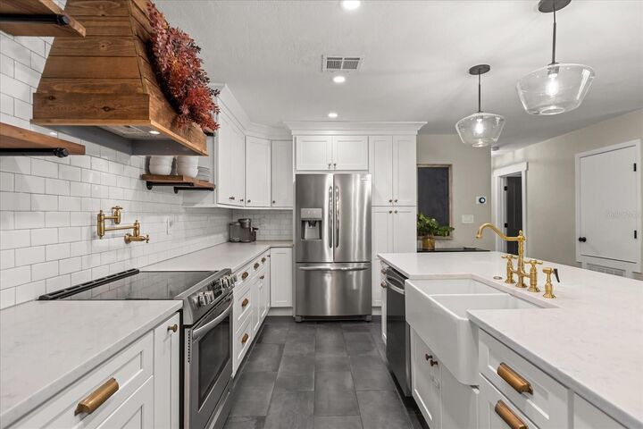 Property Photo:  2405 Nancy Street  FL 32806 