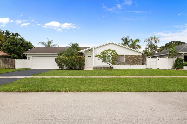 20847 Sugarloaf Lane  Boca Raton FL 33428 photo