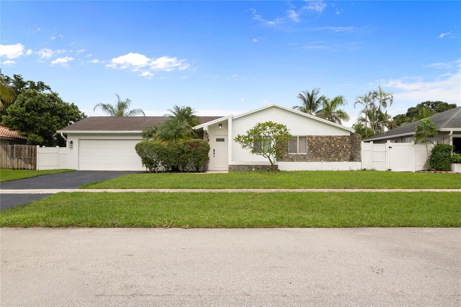 Property Photo:  20847 Sugarloaf Lane  FL 33428 