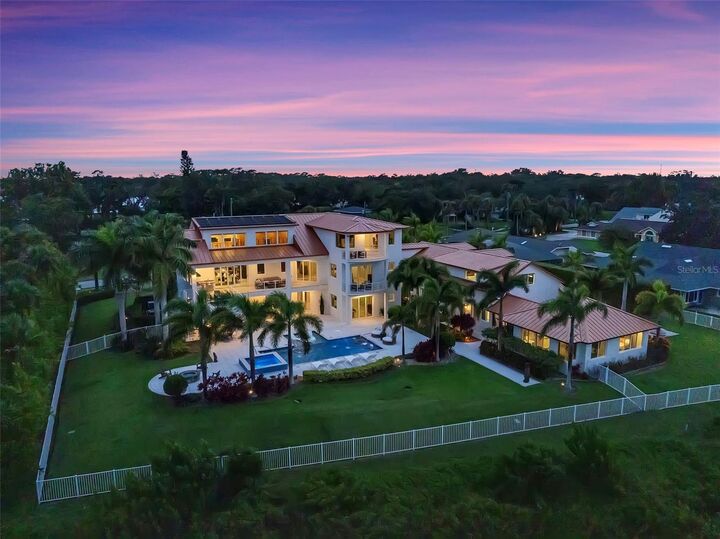 Property Photo: 1511 S Riverside Drive FL 32168