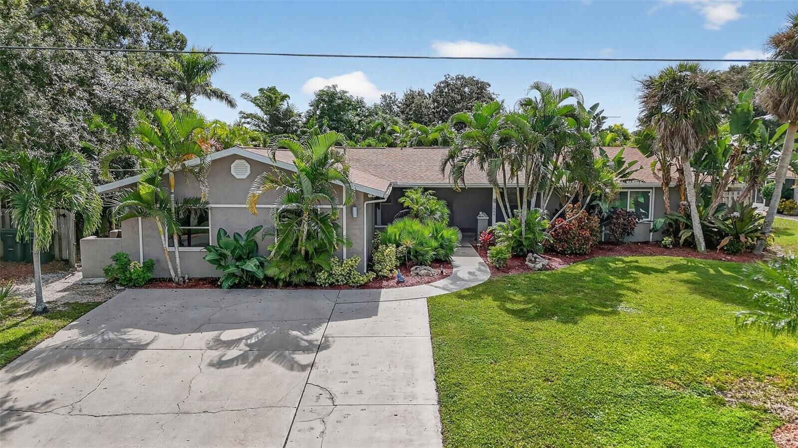 Property Photo: 1884 Southpointe Drive FL 34231