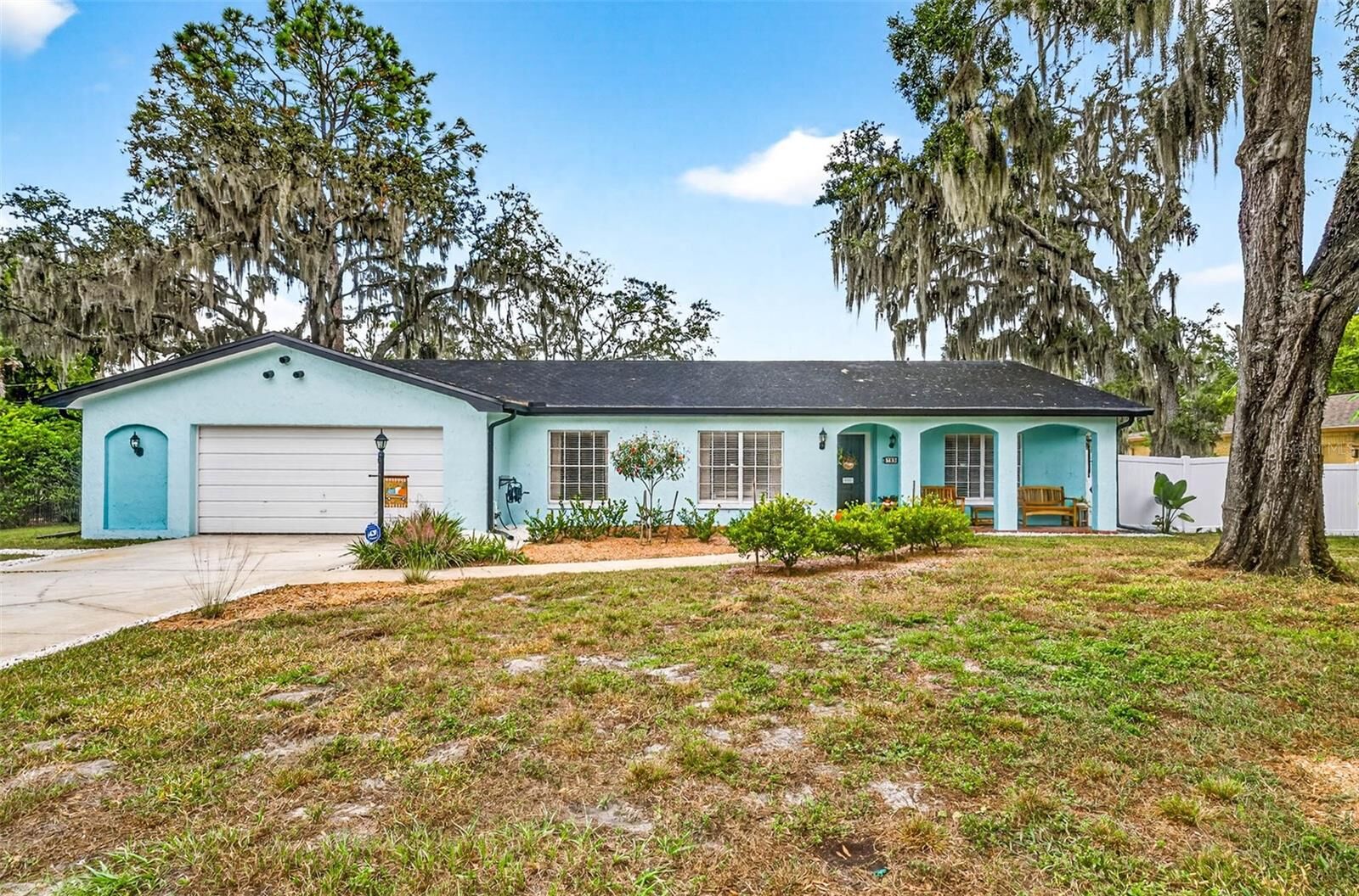 Property Photo: 723 Grand Circle FL 33617
