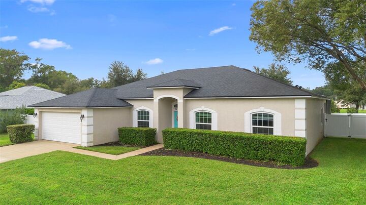Property Photo: 700 Cypress Oak Circle FL 32720