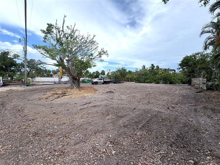 Property Photo:  530 Freeling Drive  FL 34242 