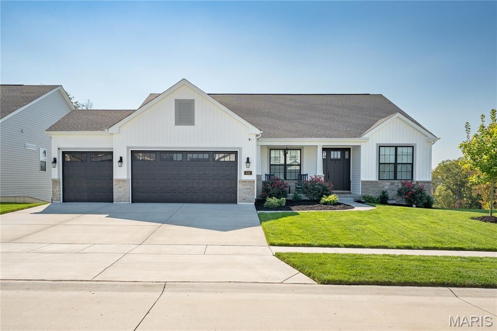 Property Photo: 420 Amberleigh Manor Drive MO 63385