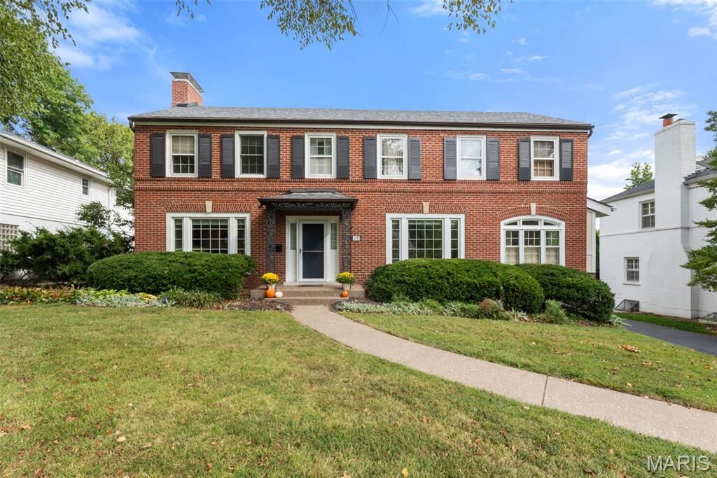 Property Photo:  28 Berry Road Park  MO 63122 